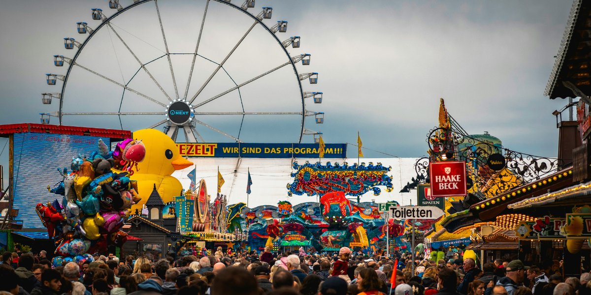 Crowds and a ferris wheel at Oktoberfest in Munich